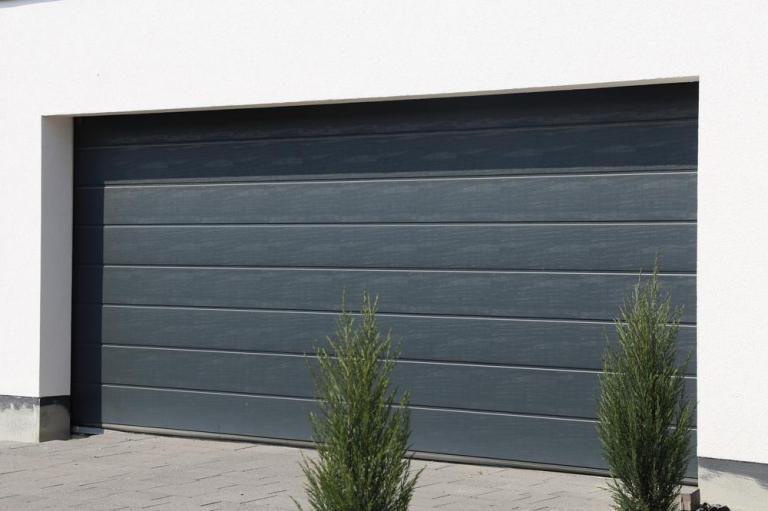 Portes de garage à Solaize, matériaux et motorisation expliqués